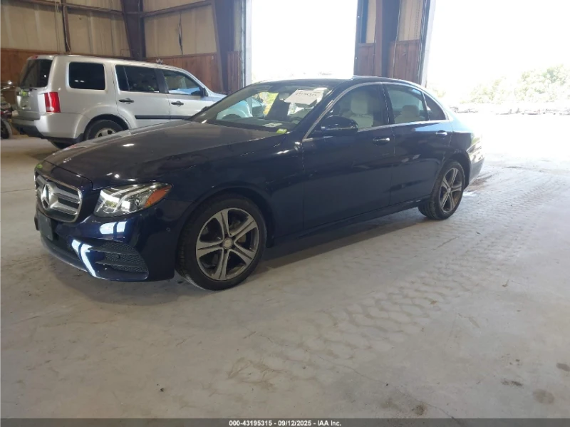 Mercedes-Benz E 300 4MATIC* ПОДГРЕВ* BURMESTER* 360* PANO, снимка 2 - Автомобили и джипове - 53296445