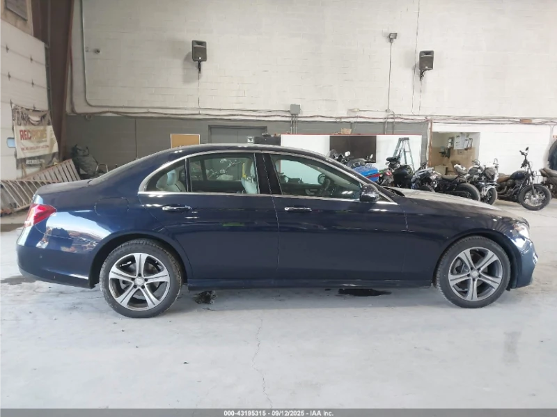 Mercedes-Benz E 300 4MATIC* ПОДГРЕВ* BURMESTER* 360* PANO, снимка 11 - Автомобили и джипове - 53296445