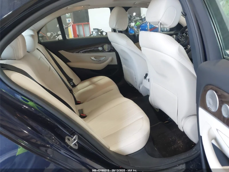Mercedes-Benz E 300 4MATIC* ПОДГРЕВ* BURMESTER* 360* PANO, снимка 9 - Автомобили и джипове - 53296445