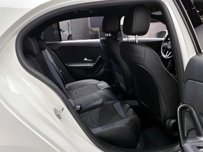 Mercedes-Benz 220 Hatchback | Mobile.bg � ����������� 12