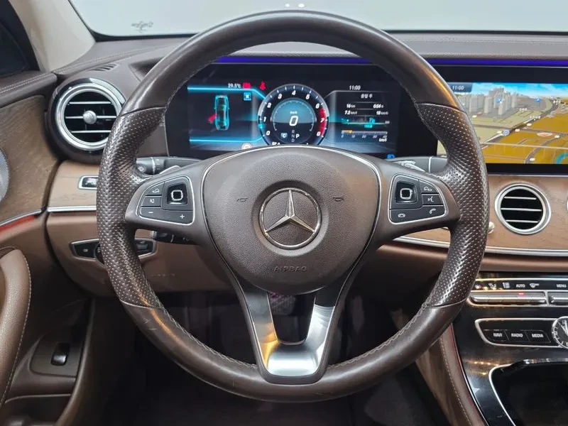 Mercedes-Benz E 300 4MATIC - САМО 30% АВАНС, снимка 13 - Автомобили и джипове - 56266479