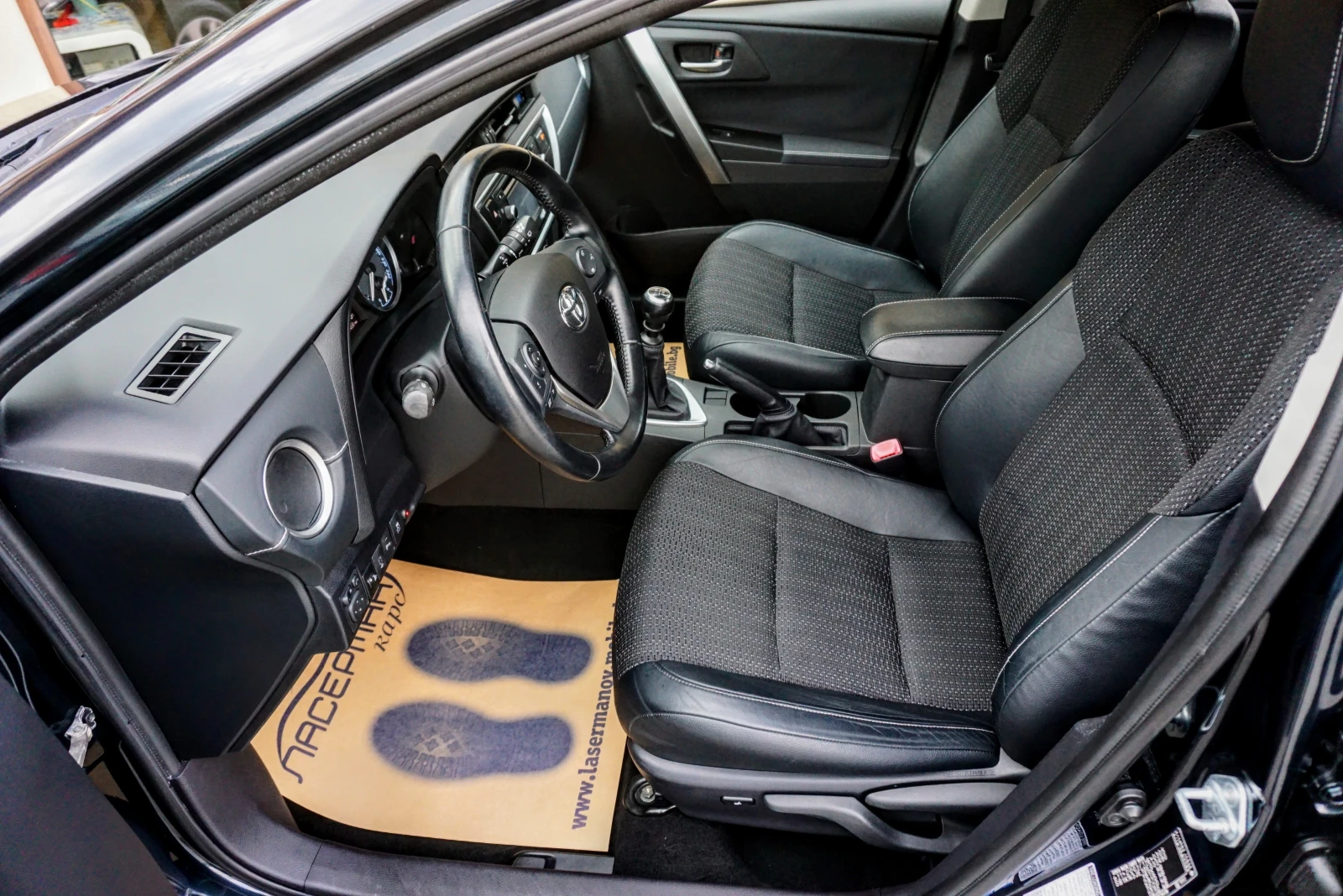 Toyota Auris 1.4D-4D LOUNGE - изображение 6