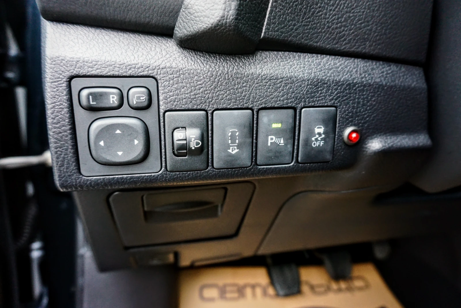 Toyota Auris 1.4D-4D LOUNGE - изображение 10