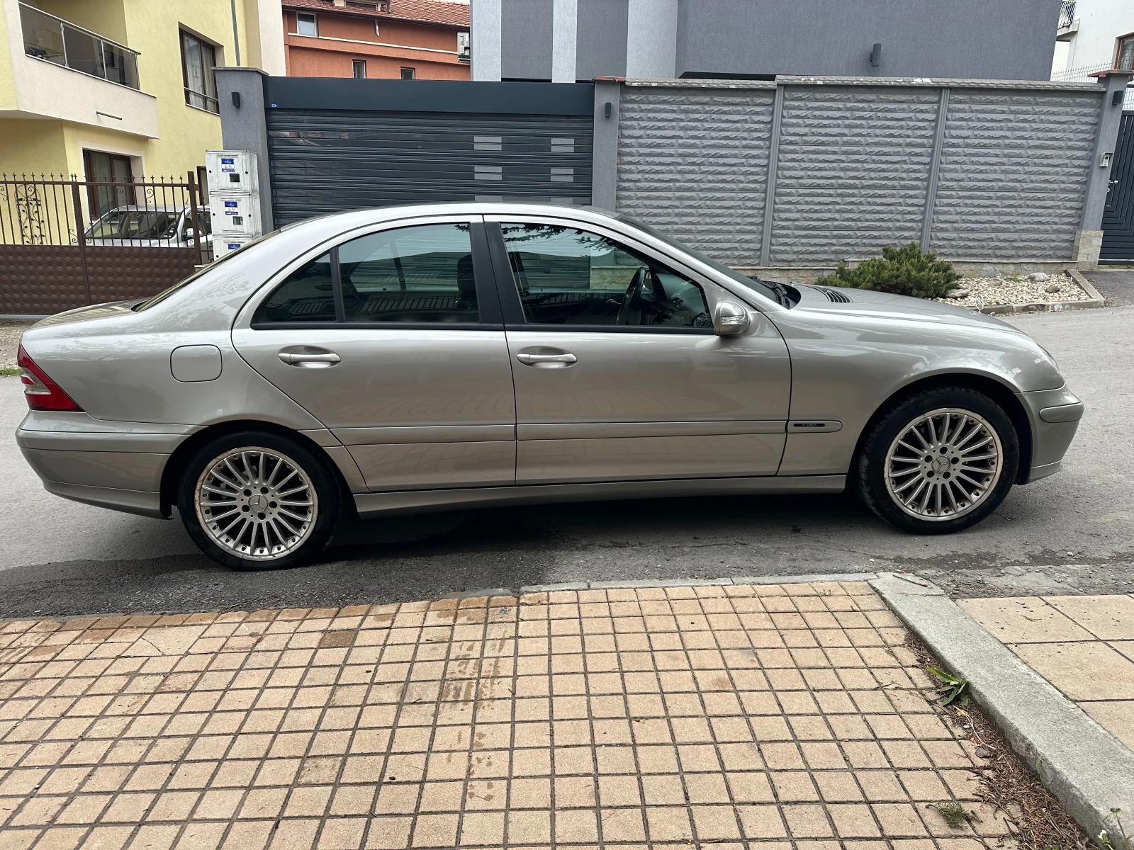 Mercedes-Benz C 200  - изображение 2