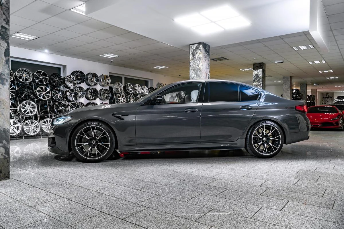 BMW M5 Competition B/W - изображение 4