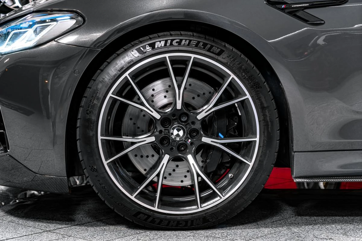 BMW M5 Competition B/W - изображение 3