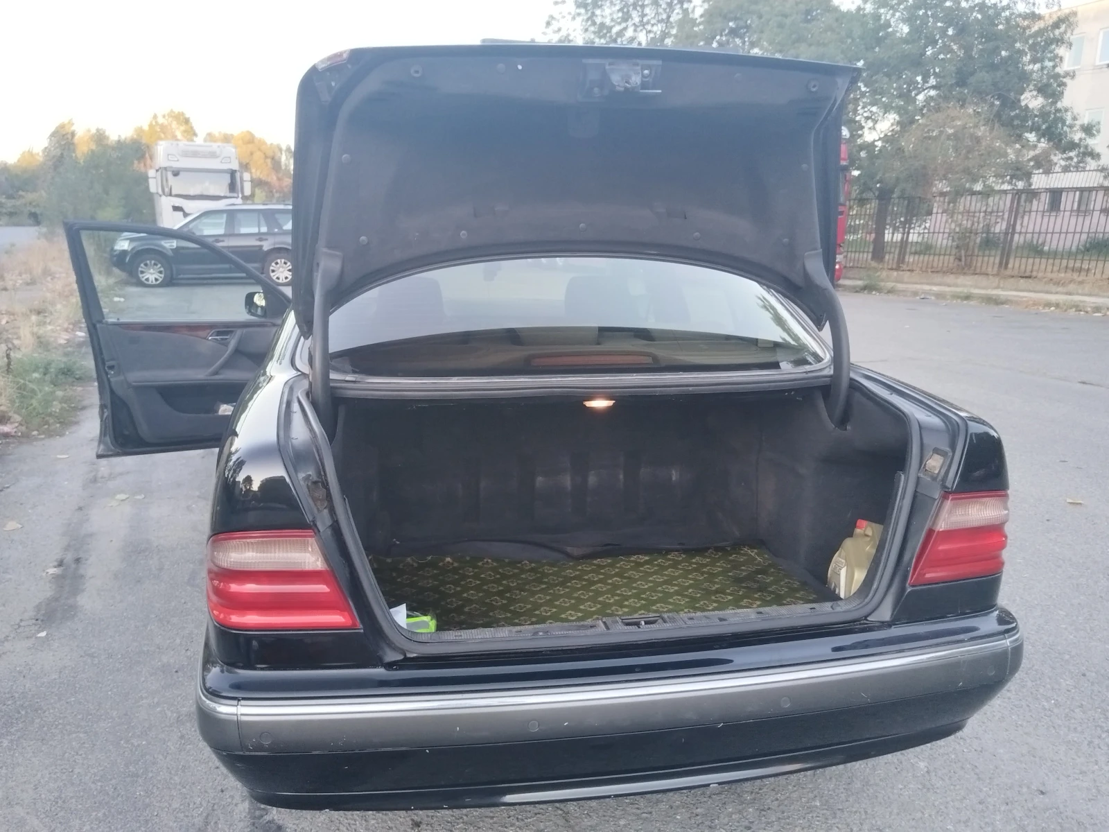 Mercedes-Benz E 240  - изображение 8