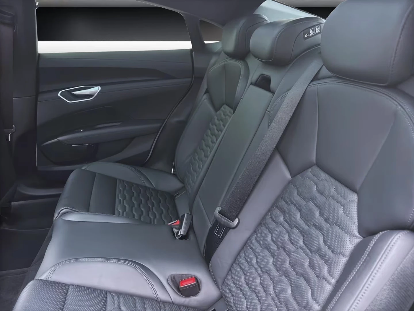 Audi E-Tron GT QUATTRO/476HP/PANO/NAVI/B&O/360/MATRIX/764v | Mobile.bg   15