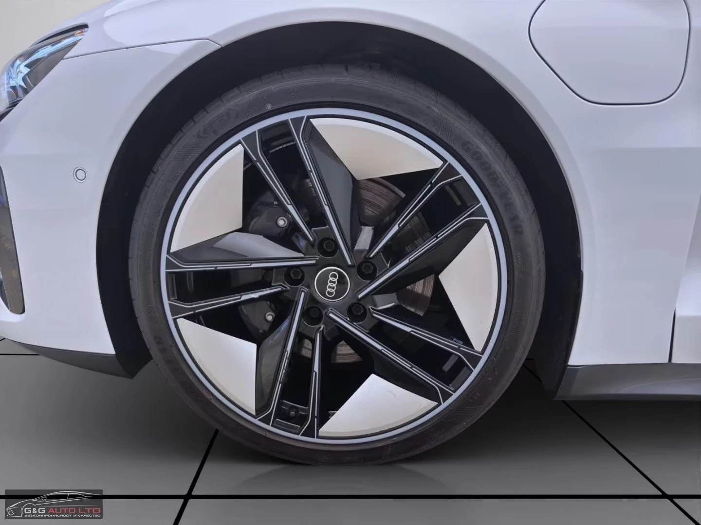 Audi E-Tron GT QUATTRO/476HP/PANO/NAVI/B&O/360/MATRIX/764v - изображение 4