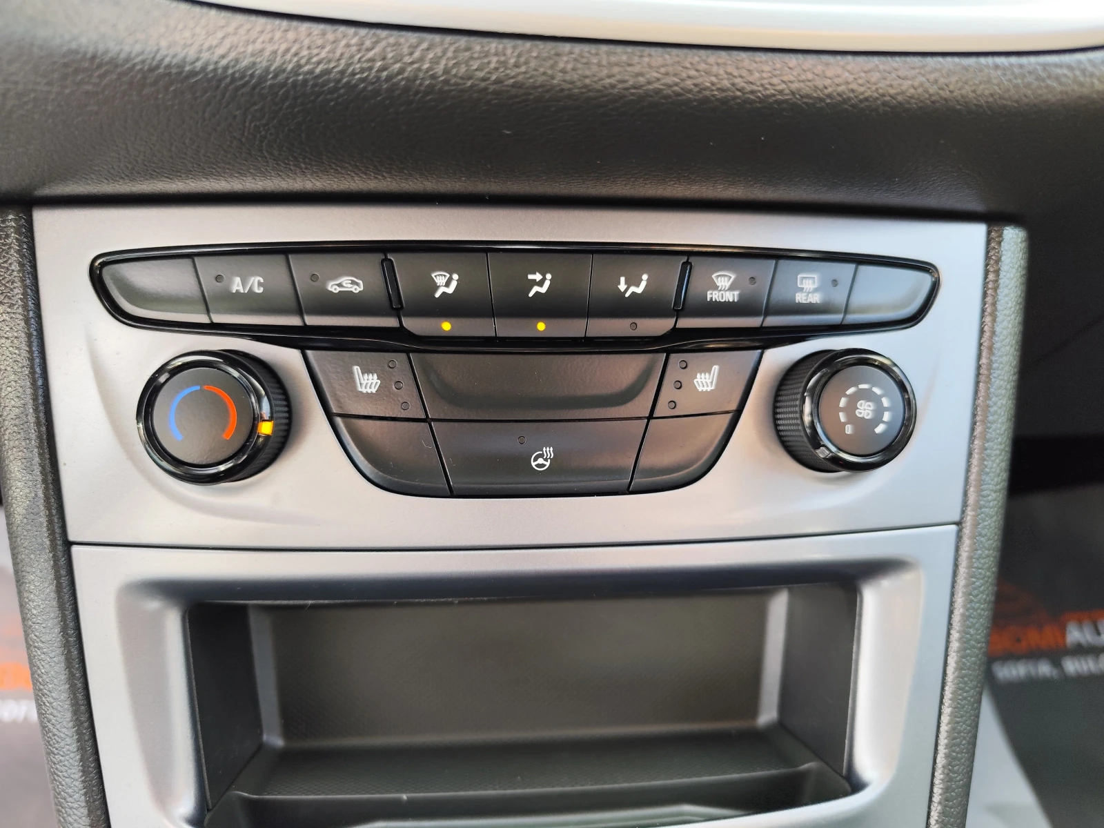 Opel Astra 1.2TURBO* LED* NAVI* EURO6* 103000km* ПОДГРЕВ - изображение 10