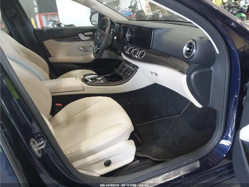 Mercedes-Benz E 300 4MATIC* ПОДГРЕВ* BURMESTER* 360* PANO - изображение 7