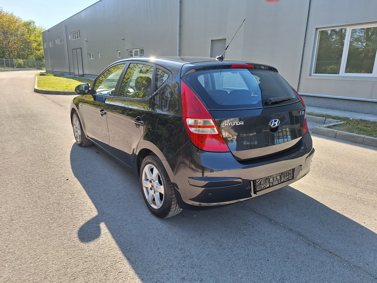 Hyundai I30 i30 CW 1.6 ОТЛИЧНО, снимка 7 - Автомобили и джипове - 54369847
