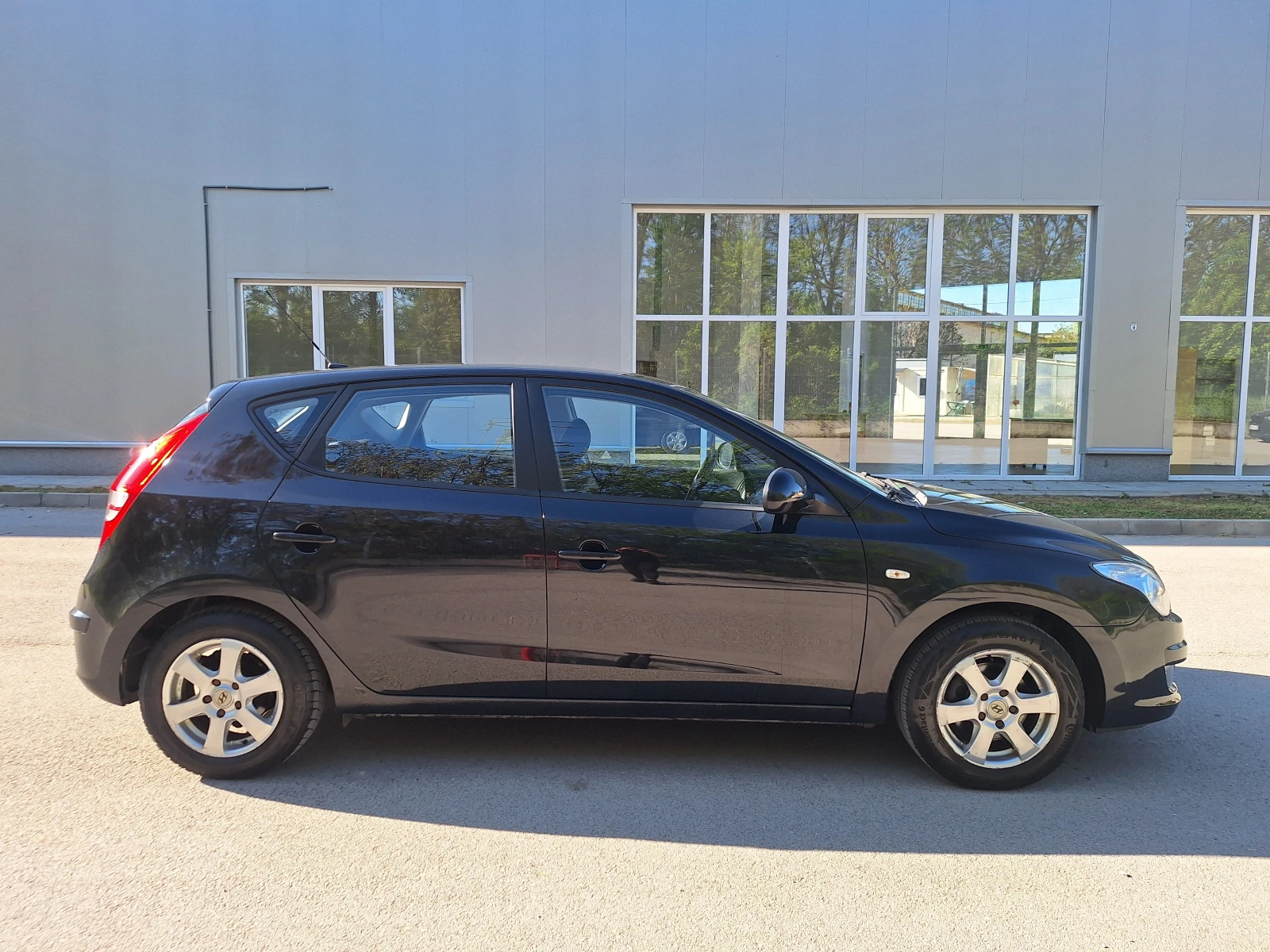 Hyundai I30 i30 CW 1.6 ОТЛИЧНО, снимка 4 - Автомобили и джипове - 54369847