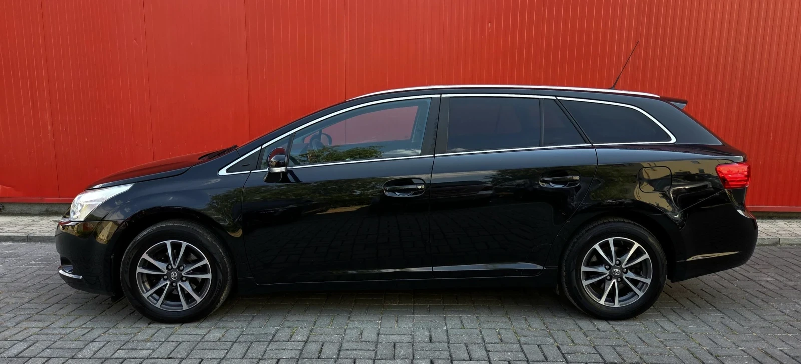 Toyota Avensis 2.0 D4D 126k.c, снимка 7 - Автомобили и джипове - 54768128