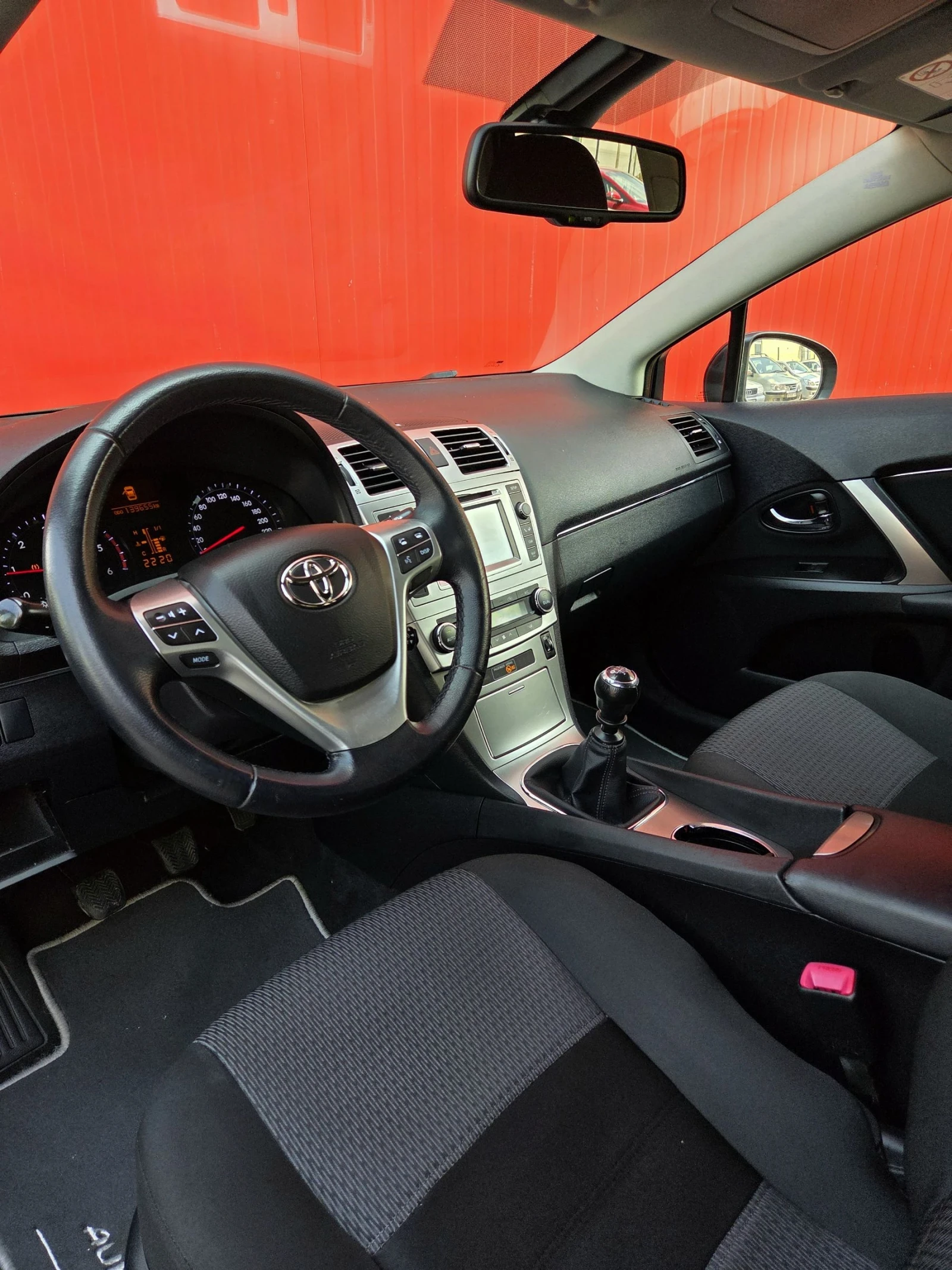 Toyota Avensis 2.0 D4D 126k.c, снимка 8 - Автомобили и джипове - 54768128
