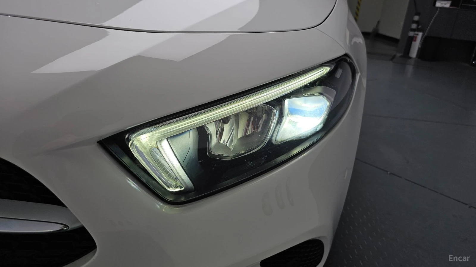 Mercedes-Benz A 220 * ПАНО* KEYLESS* Camera* ПОДГРЕВ* , снимка 4 - Автомобили и джипове - 55576846