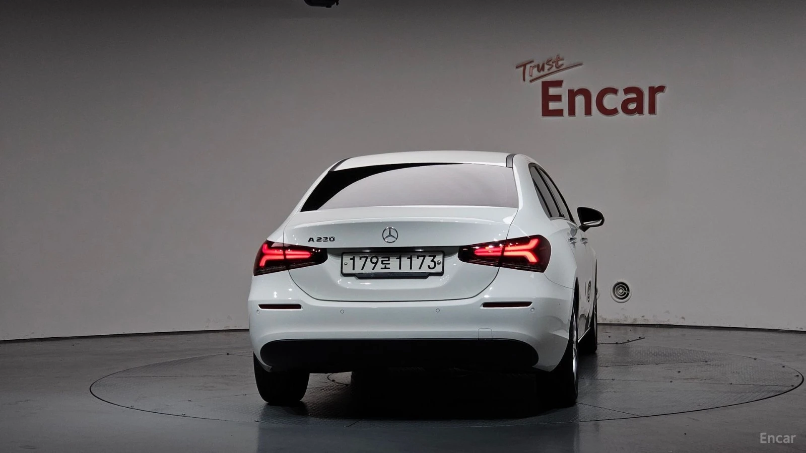 Mercedes-Benz A 220 * ПАНО* KEYLESS* Camera* ПОДГРЕВ* , снимка 3 - Автомобили и джипове - 55576846
