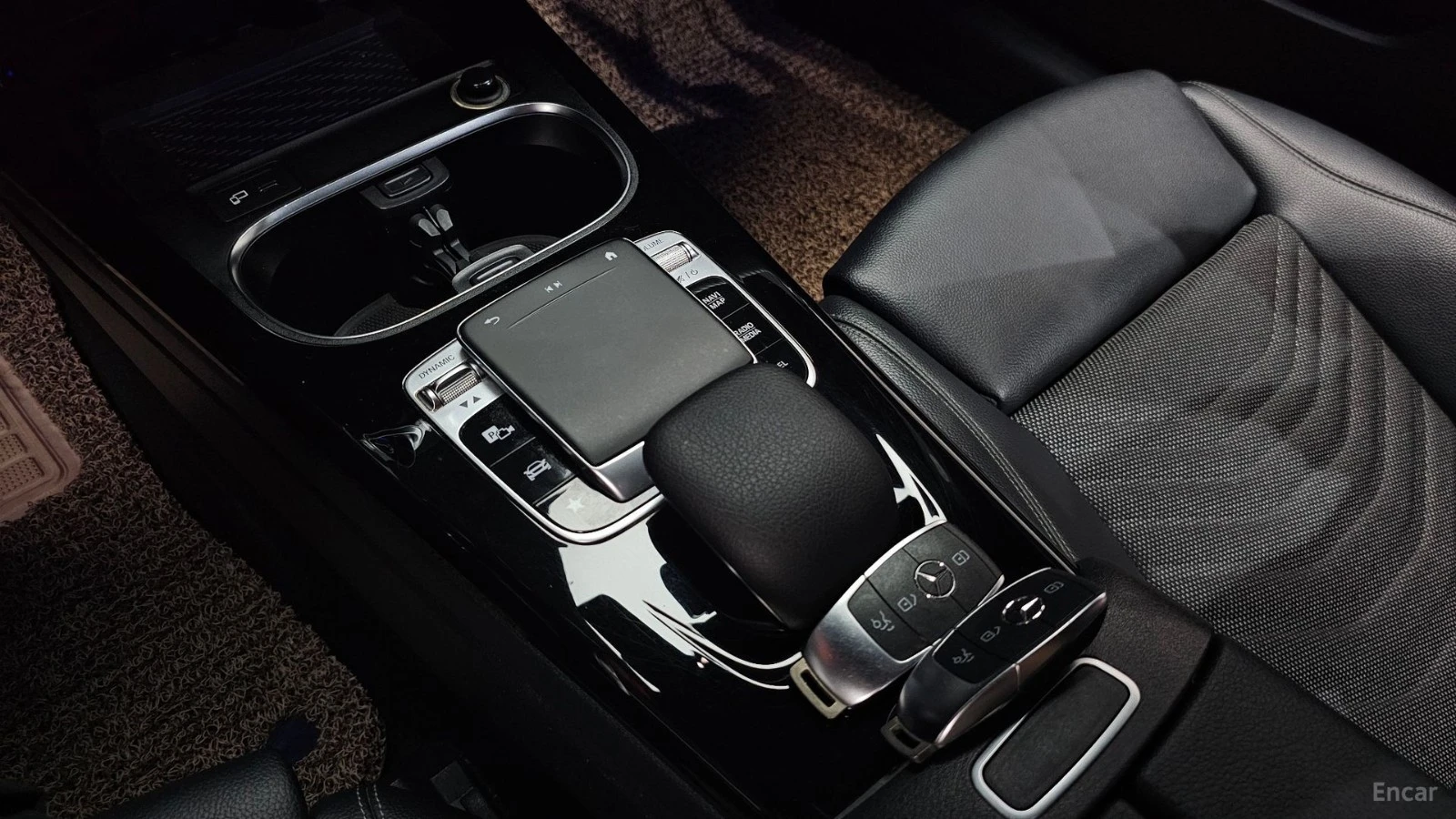 Mercedes-Benz A 220 * ПАНО* KEYLESS* Camera* ПОДГРЕВ* , снимка 15 - Автомобили и джипове - 55576846