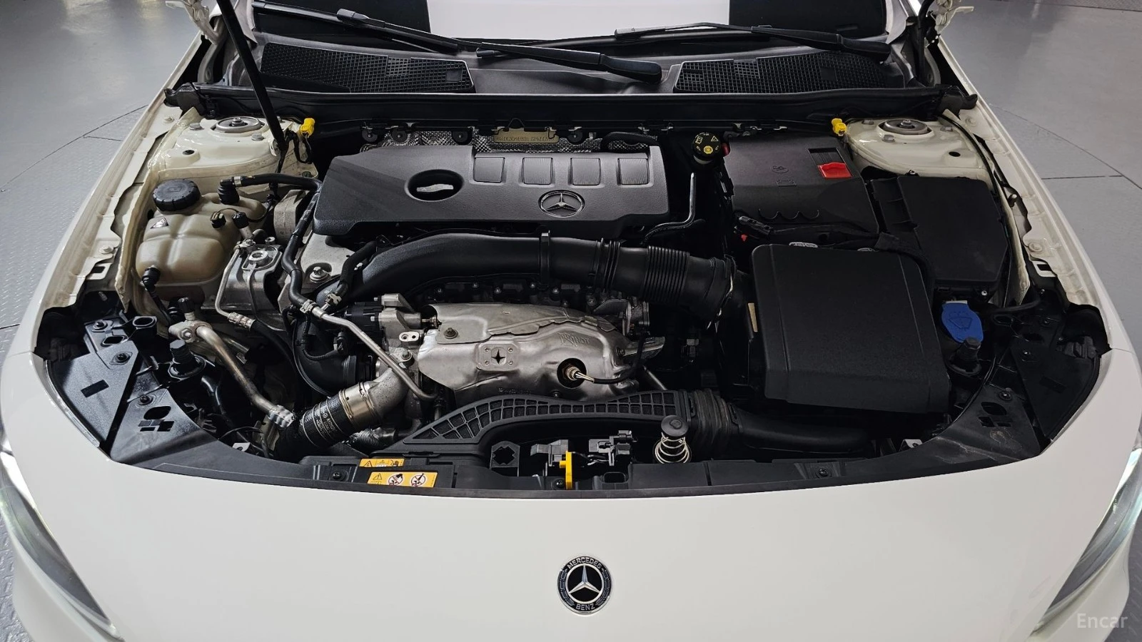 Mercedes-Benz A 220 * ПАНО* KEYLESS* Camera* ПОДГРЕВ* , снимка 5 - Автомобили и джипове - 55576846