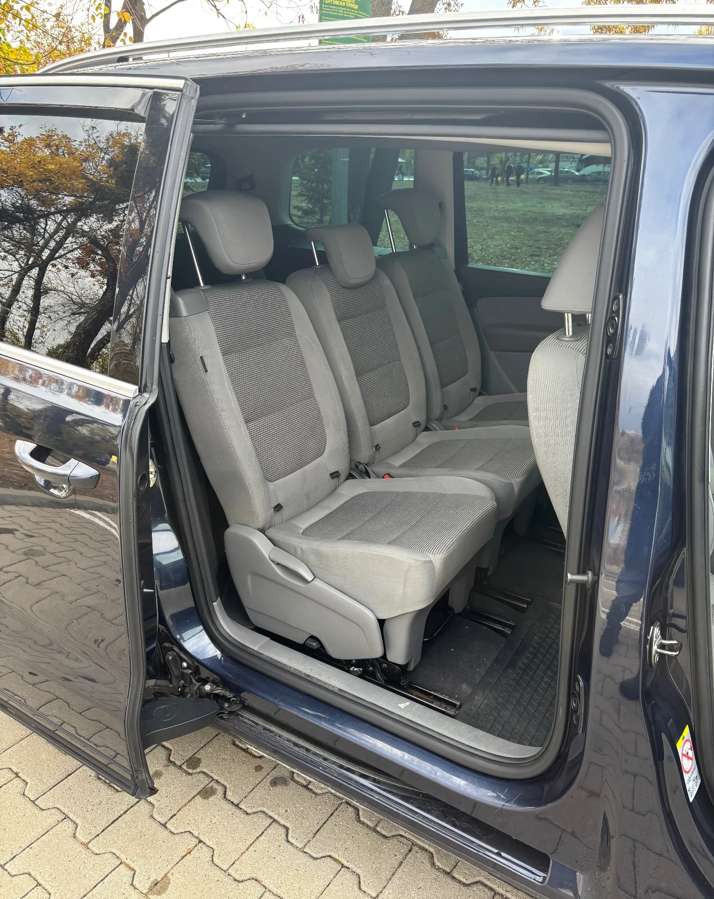 VW Sharan 2.0 TDI Highline, снимка 13 - Автомобили и джипове - 56556544