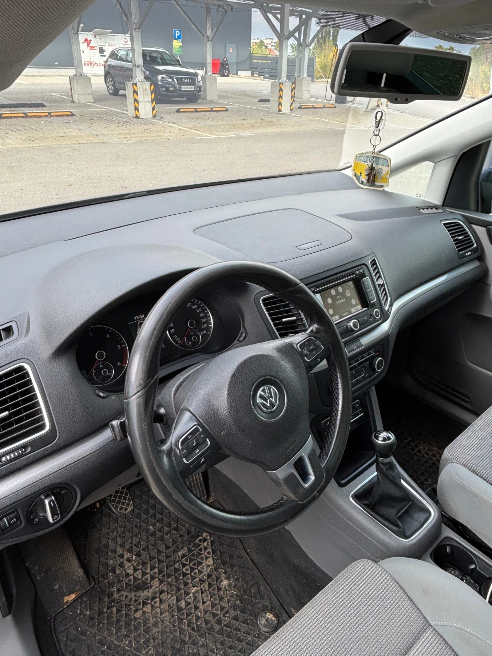 VW Sharan 2.0 TDI Highline, снимка 9 - Автомобили и джипове - 56556544
