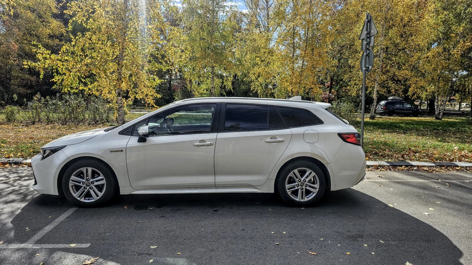 Toyota Corolla 1.8 хибрид, снимка 3 - Автомобили и джипове - 56712623