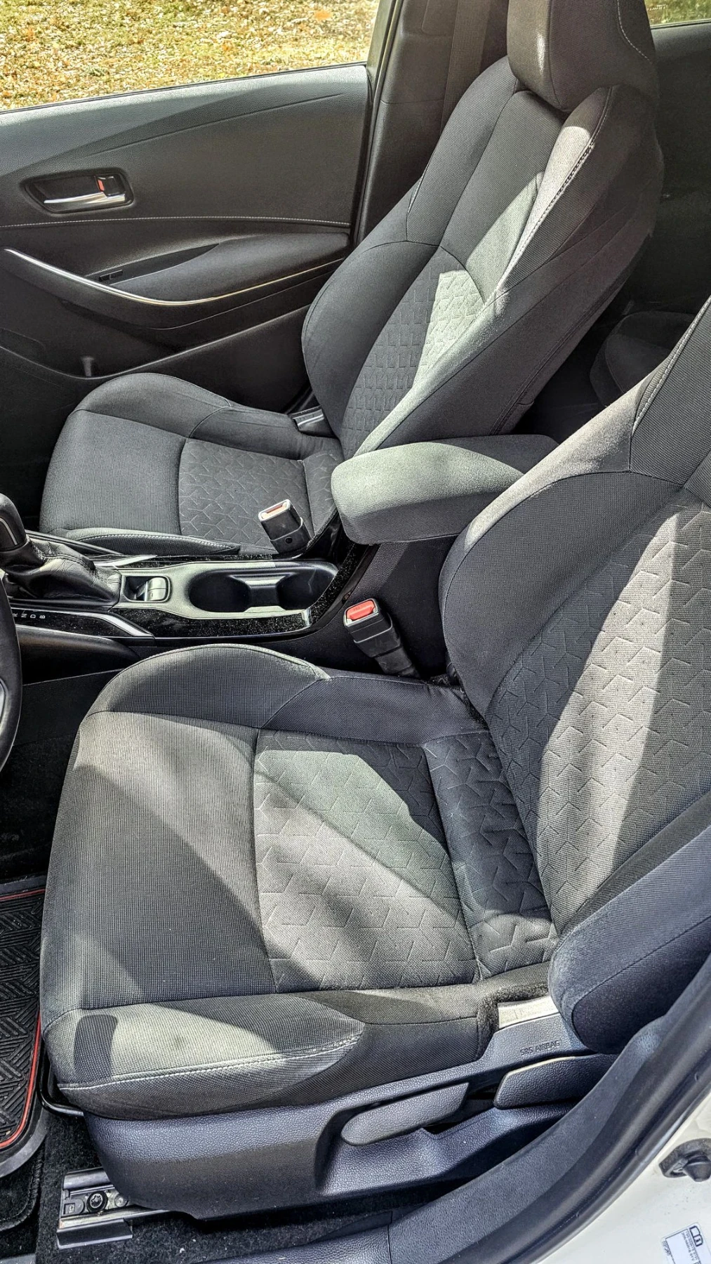 Toyota Corolla 1.8 хибрид, снимка 7 - Автомобили и джипове - 56712623