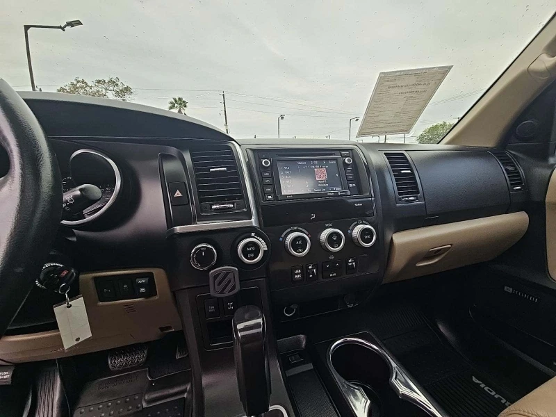 Toyota Sequoia LIMITED 5.7L ПОДГРЕЕВИ/ШИБЕДАХ, снимка 8 - Автомобили и джипове - 52704620