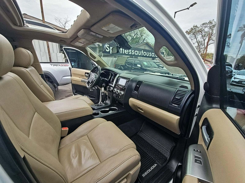 Toyota Sequoia LIMITED 5.7L ПОДГРЕЕВИ/ШИБЕДАХ, снимка 11 - Автомобили и джипове - 52704620