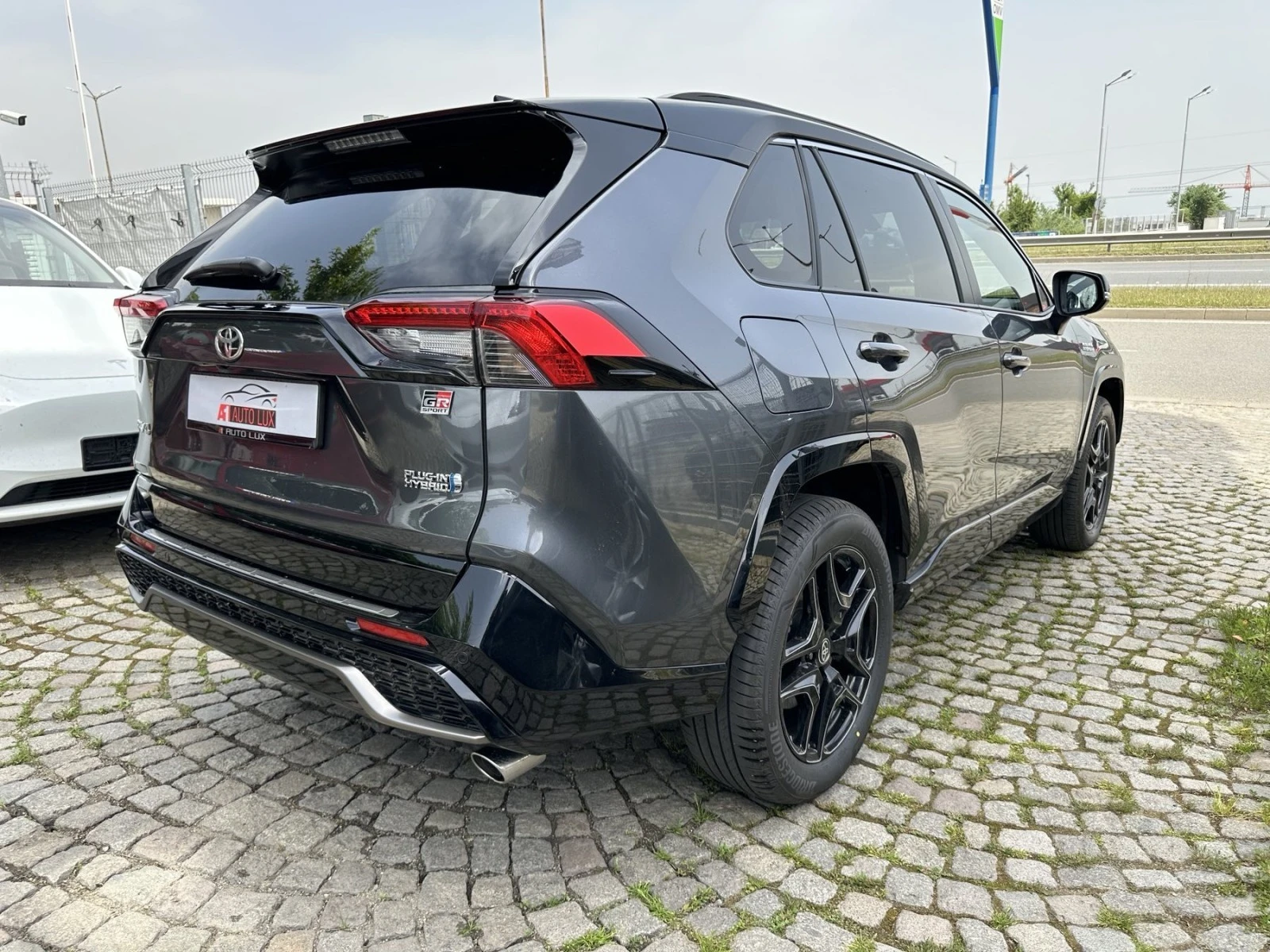 Toyota Rav4 GR/PLUG-IN HYBRID/306.PS 4x4 - изображение 9