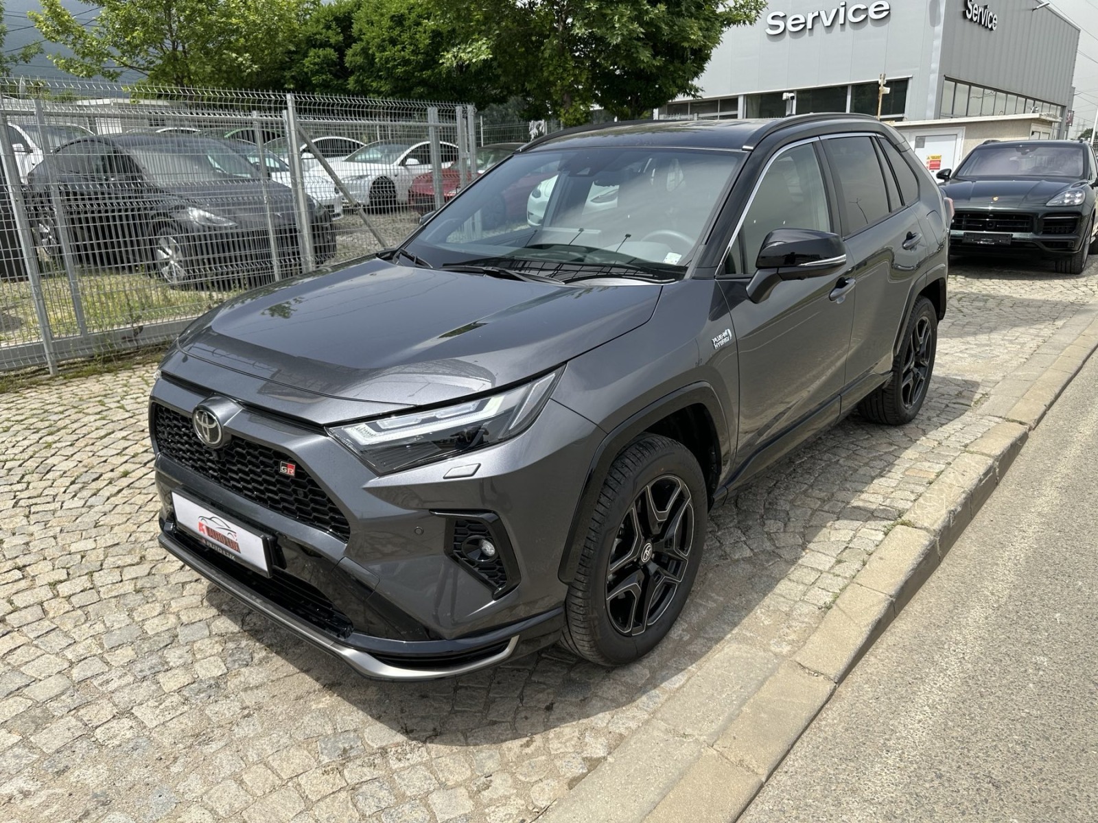 Toyota Rav4 GR/PLUG-IN HYBRID/306.PS 4x4 - изображение 2