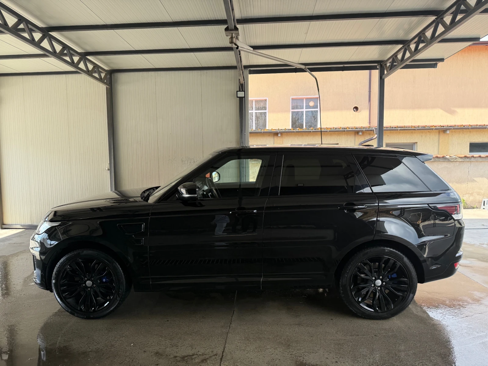 Land Rover Range Rover Sport SVR - изображение 3