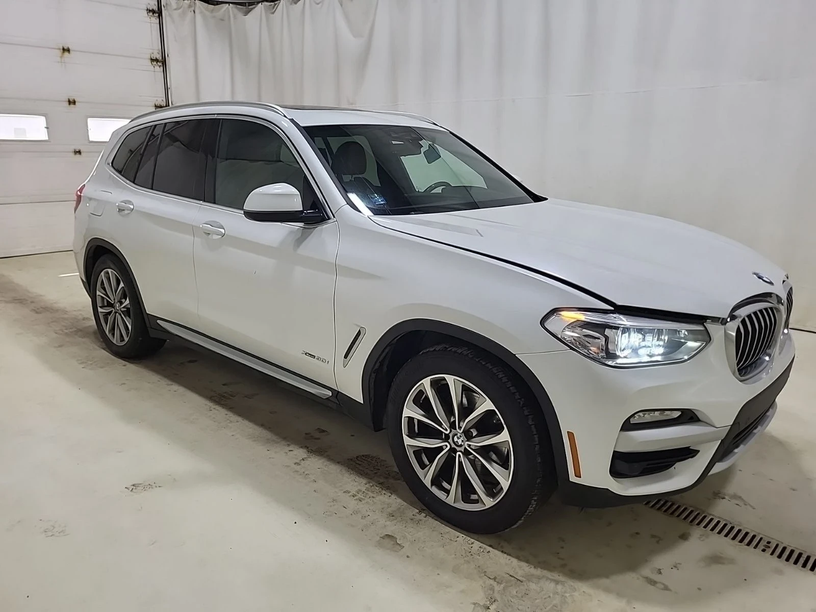 BMW X3 Xdrive* Digital* HUD* CarPlay* Ambient* Keyless* П, снимка 3 - Автомобили и джипове - 53709692