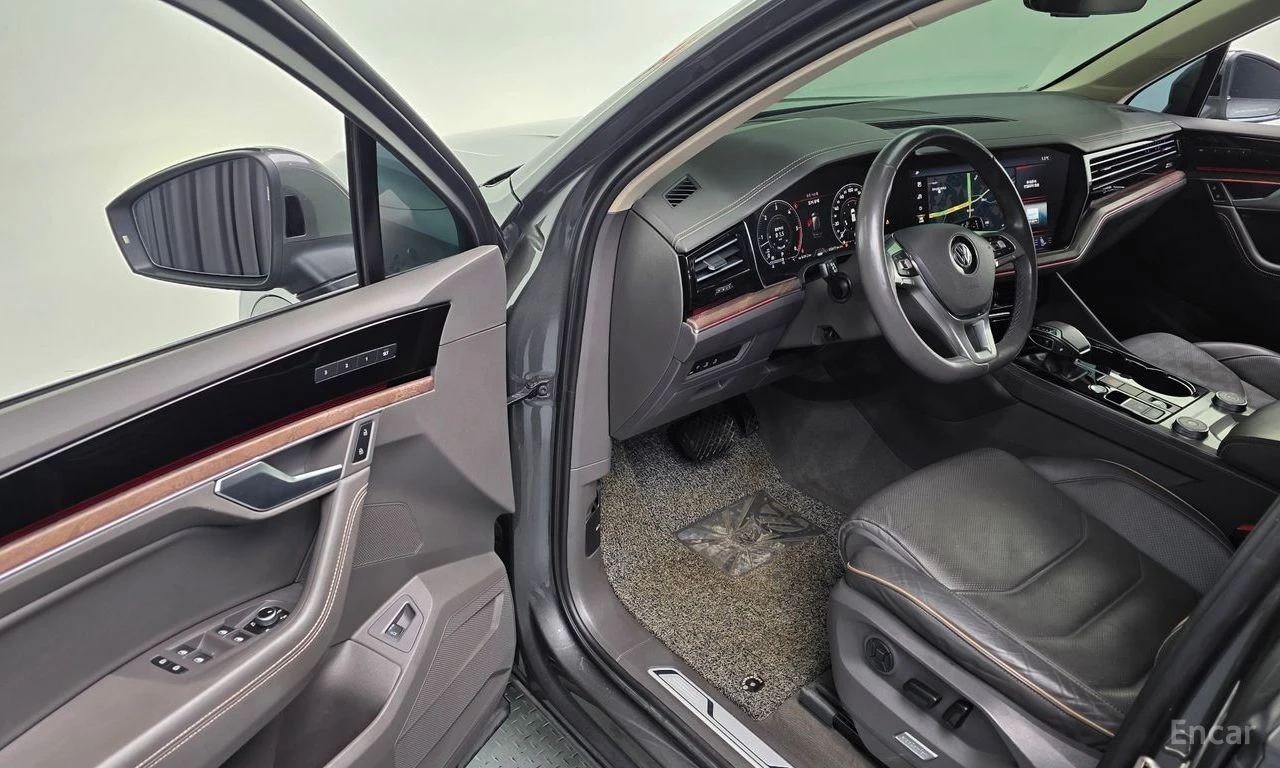 VW Touareg * 3.0TDI* PRESTIGE* ПОДГРЕВ* ОБДУХВАНЕ* ПАНОРАМА* , снимка 12 - Автомобили и джипове - 54497456