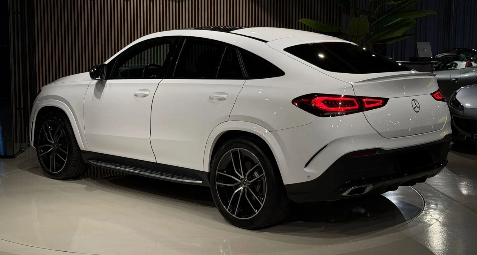 Mercedes-Benz GLE 400 d 4Matic AMG-Line, снимка 4 - Автомобили и джипове - 54749224