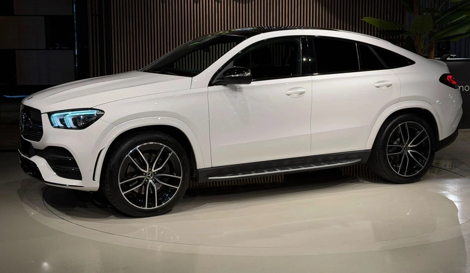 Mercedes-Benz GLE 400 d 4Matic AMG-Line, снимка 3 - Автомобили и джипове - 54749224