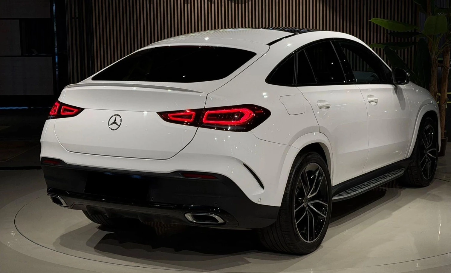 Mercedes-Benz GLE 400 d 4Matic AMG-Line, снимка 2 - Автомобили и джипове - 54749224