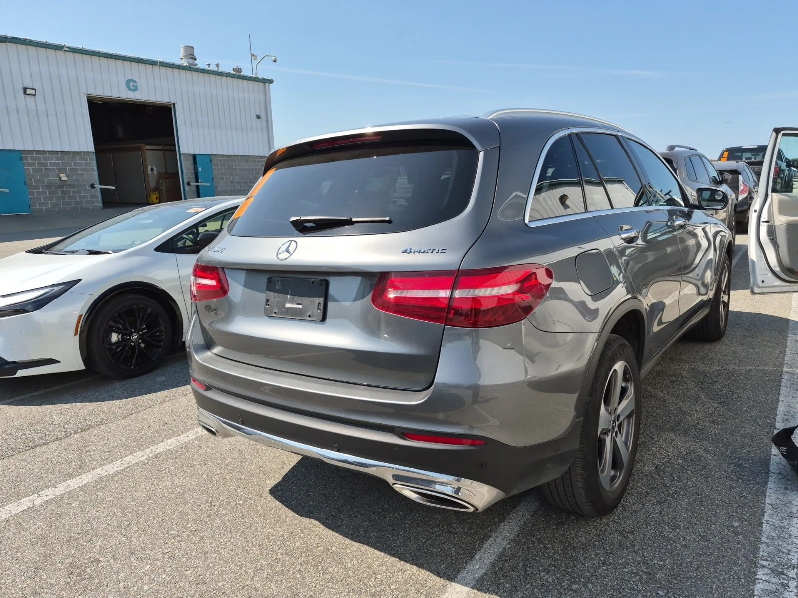 Mercedes-Benz GLC 300 * CARFAX * ПАНОРАМА * 360 КАМЕРА * ПОДГРЕВИ * , снимка 3 - Автомобили и джипове - 55884587