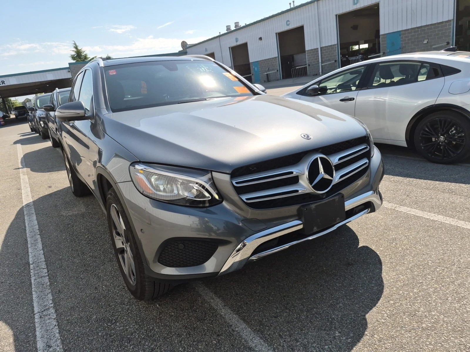 Mercedes-Benz GLC 300 * CARFAX * ПАНОРАМА * 360 КАМЕРА * ПОДГРЕВИ * , снимка 2 - Автомобили и джипове - 55884587
