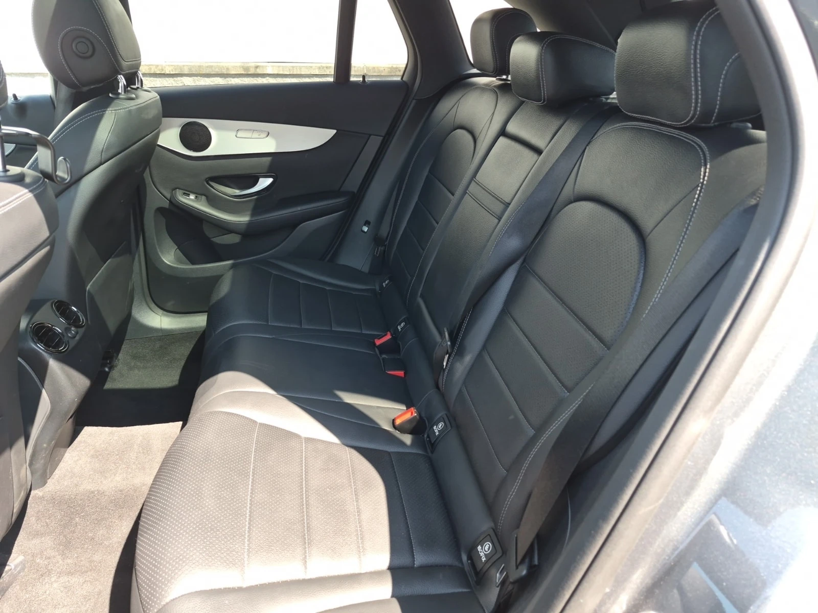 Mercedes-Benz GLC 300 * CARFAX * ПАНОРАМА * 360 КАМЕРА * ПОДГРЕВИ * , снимка 11 - Автомобили и джипове - 55884587