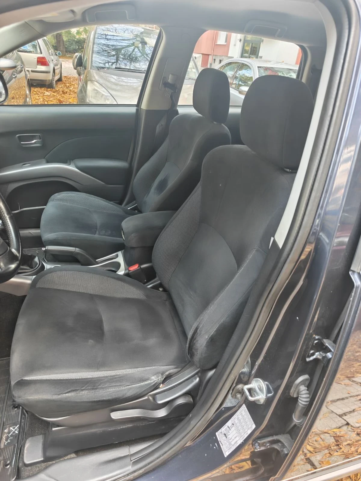 Mitsubishi Outlander 2.4 бензин 4х4 ръчка, снимка 9 - Автомобили и джипове - 56644384