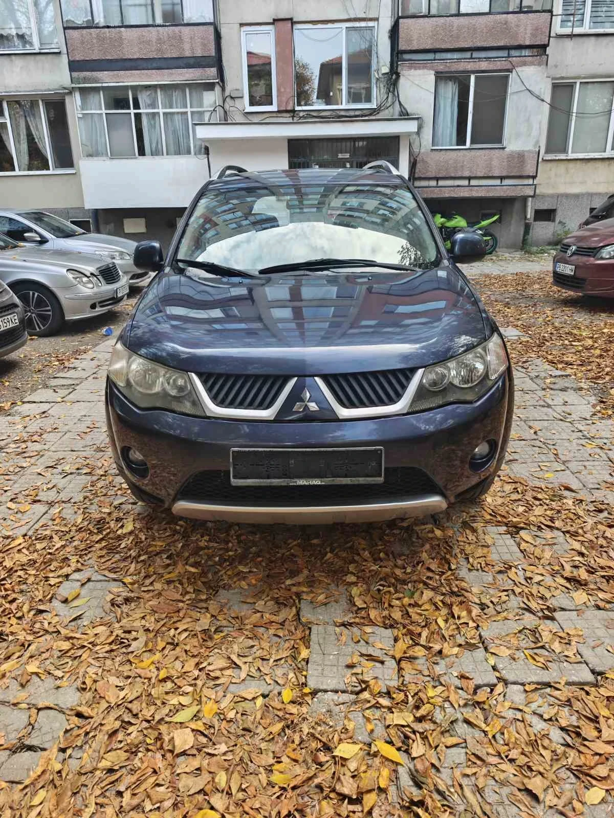 Mitsubishi Outlander 2.4 бензин 4х4 ръчка, снимка 4 - Автомобили и джипове - 56644384