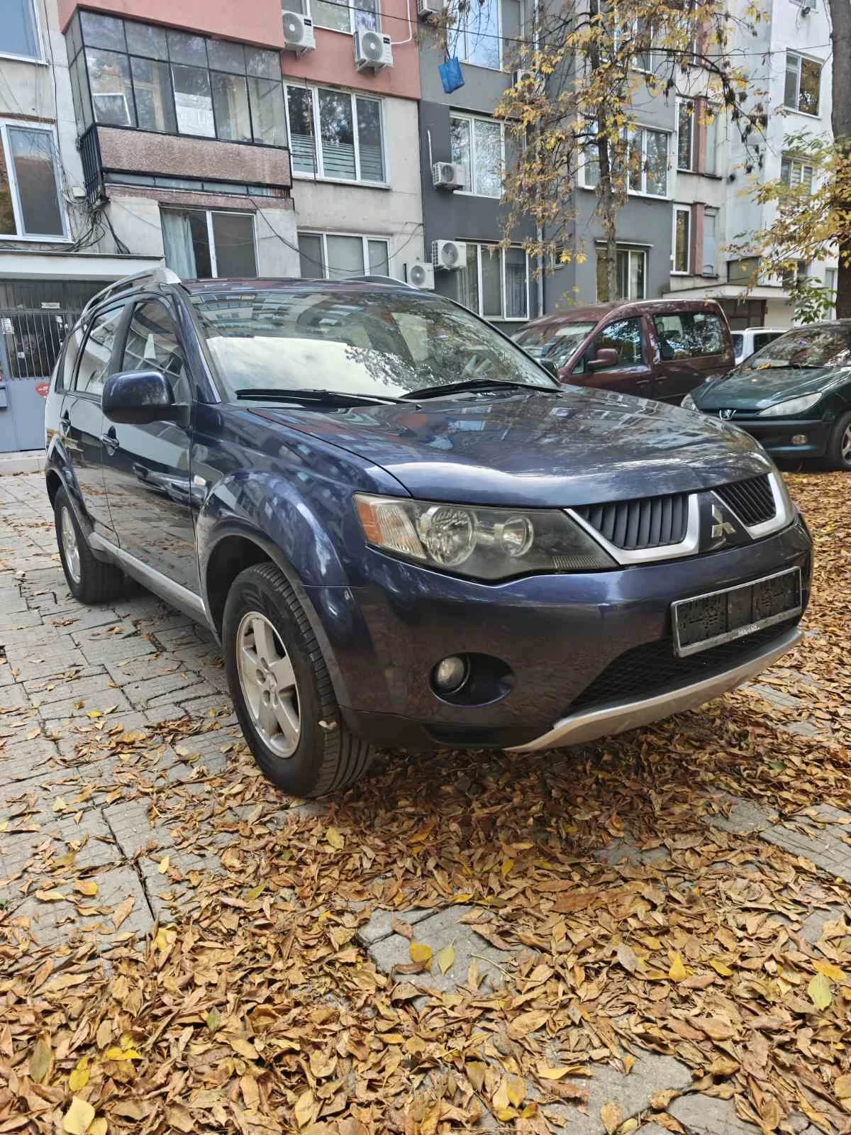 Mitsubishi Outlander 2.4 бензин 4х4 ръчка, снимка 2 - Автомобили и джипове - 56644384