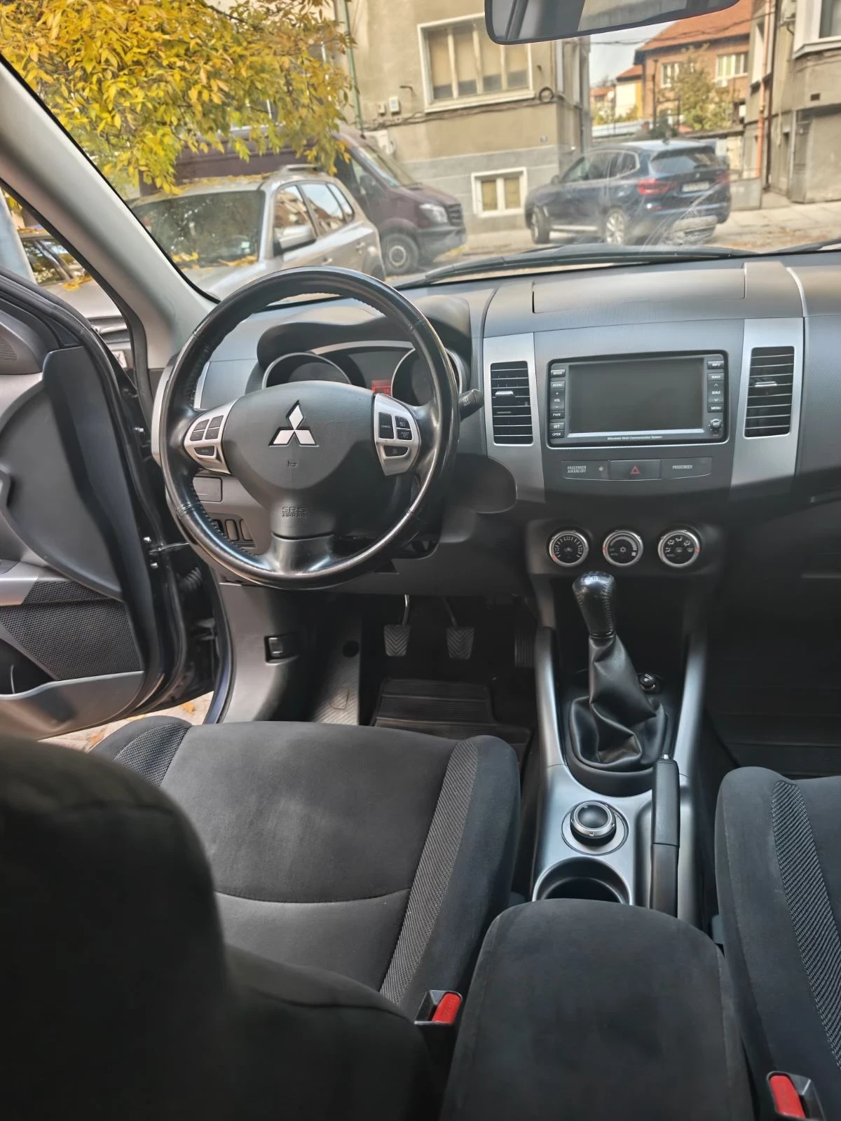Mitsubishi Outlander 2.4 бензин 4х4 ръчка, снимка 10 - Автомобили и джипове - 56644384
