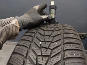 Гуми Зимни 235/55R17, снимка 4