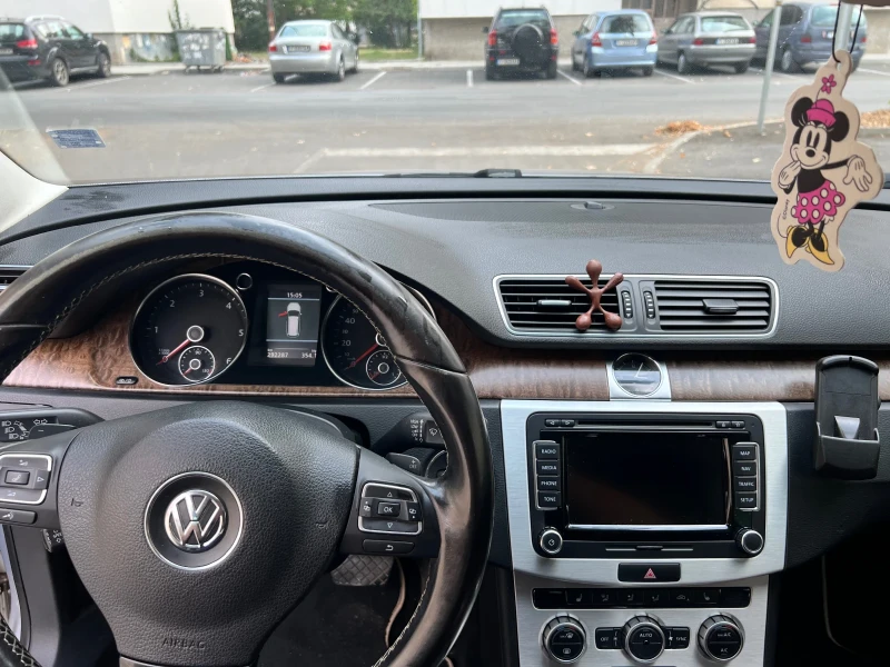 VW Passat, снимка 12 - Автомобили и джипове - 48699132