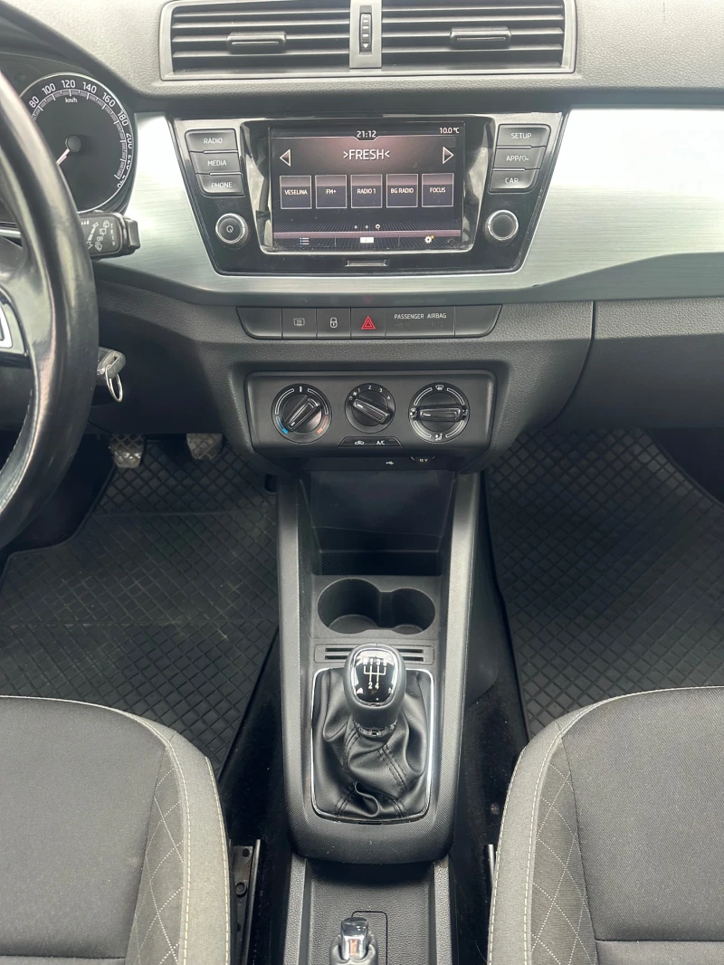 Skoda Fabia 1.2 Бензин, снимка 11 - Автомобили и джипове - 53235794