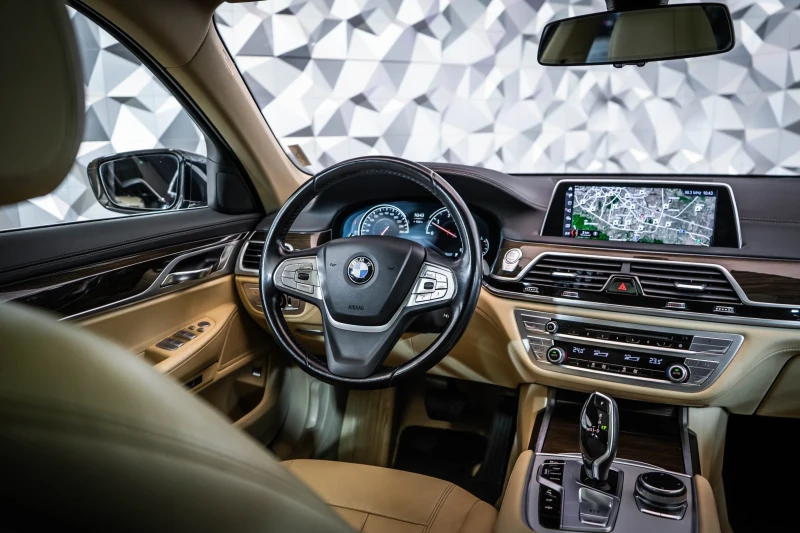 BMW 730 d xDrive* Pano* 360, снимка 13 - Автомобили и джипове - 53325044