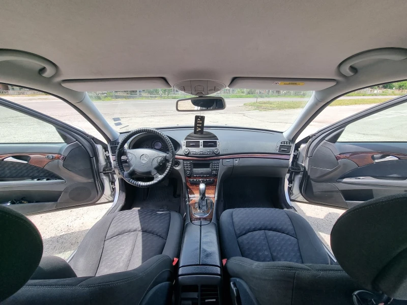 Mercedes-Benz E 270, снимка 11 - Автомобили и джипове - 53472017
