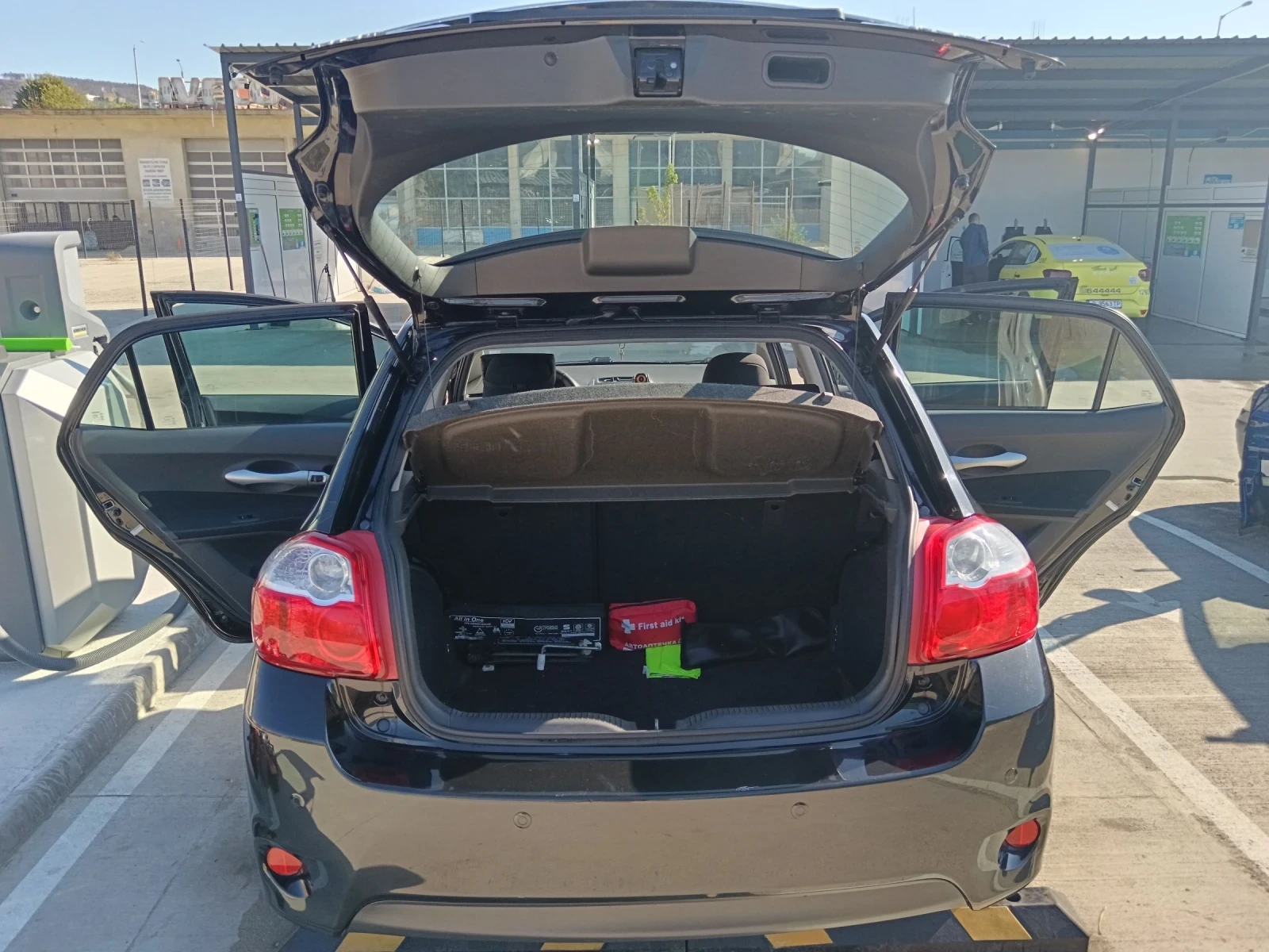 Toyota Auris  - изображение 2